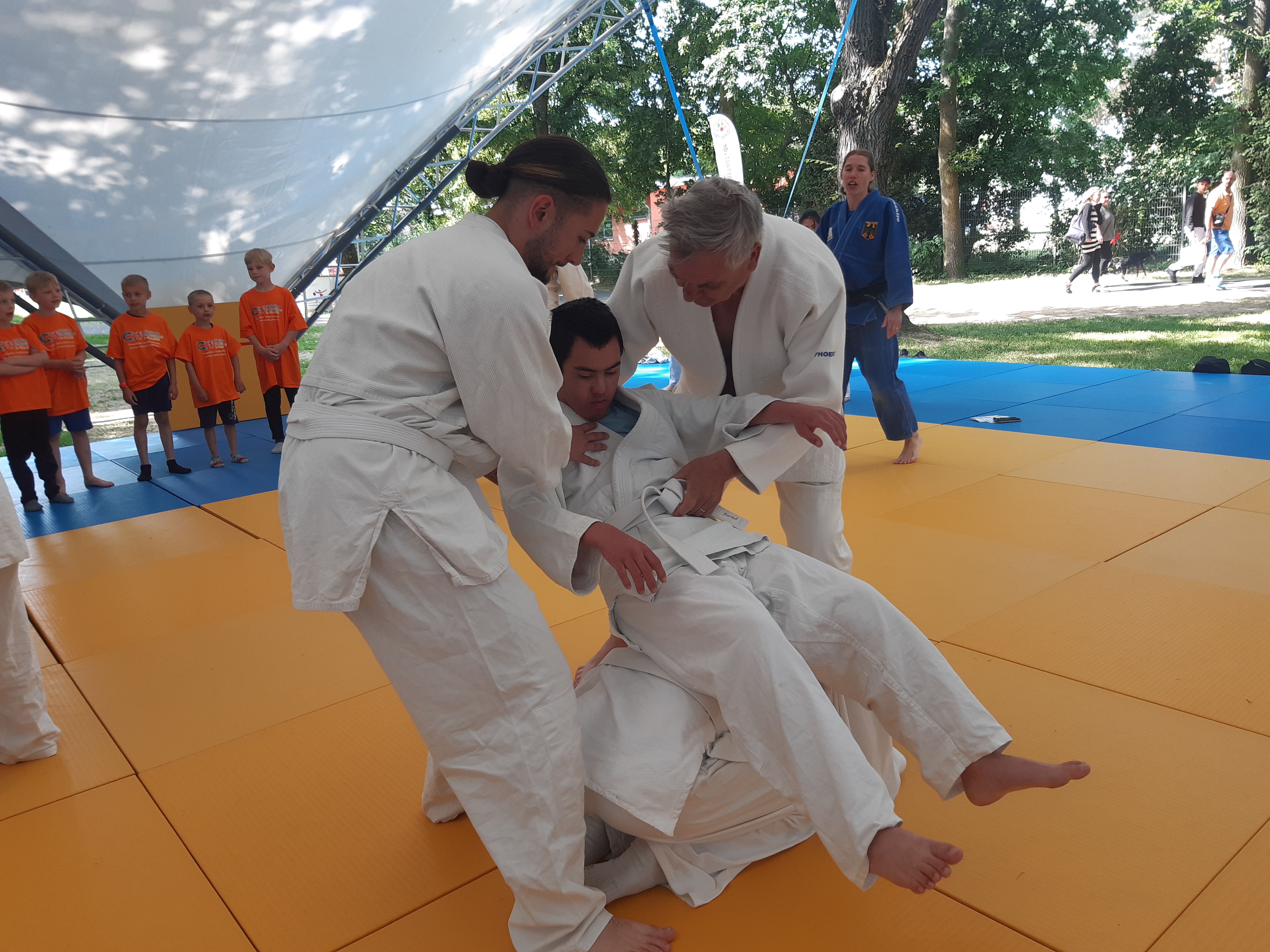 04 3 Hilfe wo gebraucht