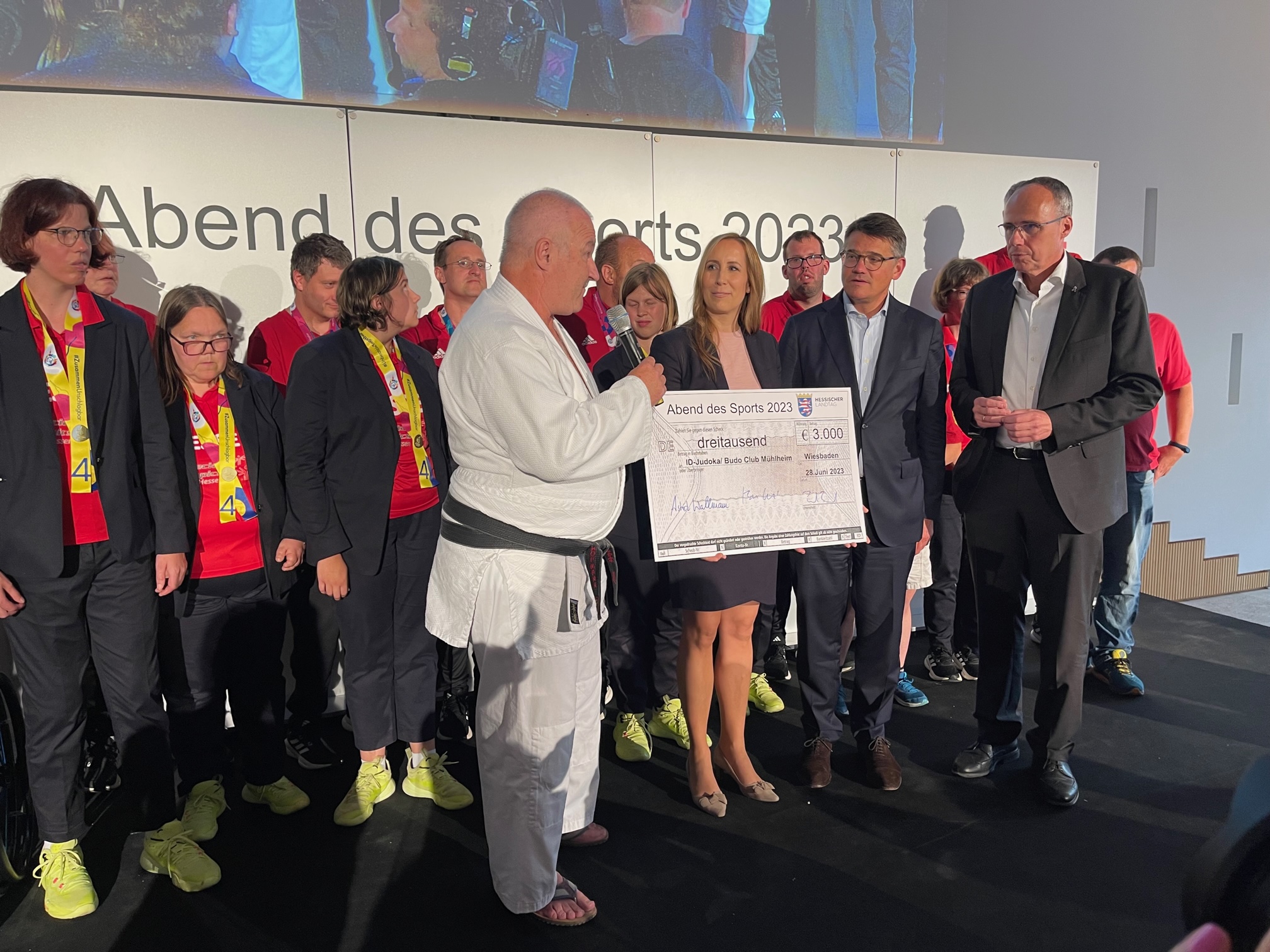 Abend des Sports 2023 Scheckübergabe