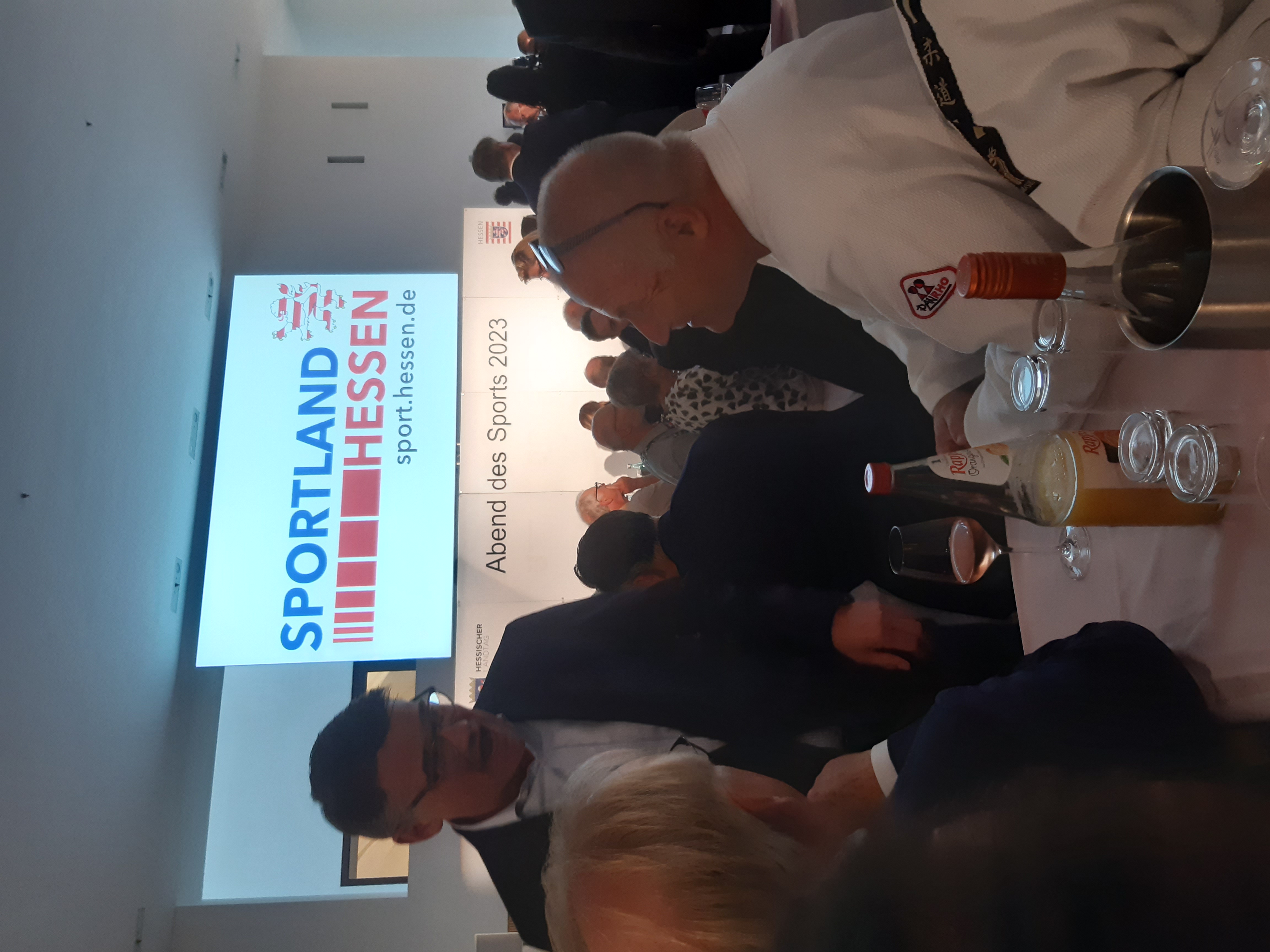 Abend des Sports 2023 Ministerpräsident Rhein im Gespräch mit HBRS Präsident Wagner und BCM Abteilungsleiter Hofmann