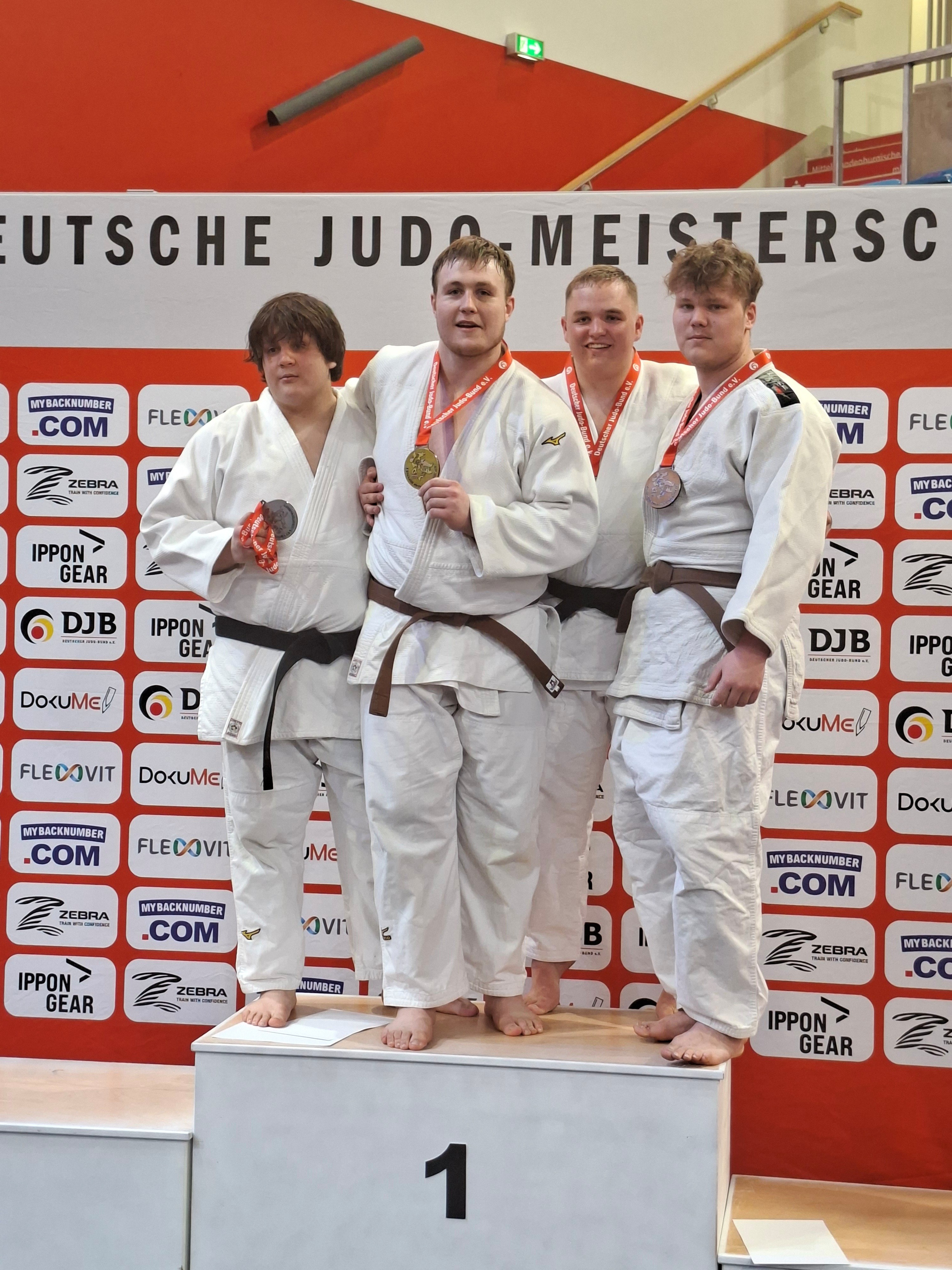 DEMU21 Podium Scharoiko2
