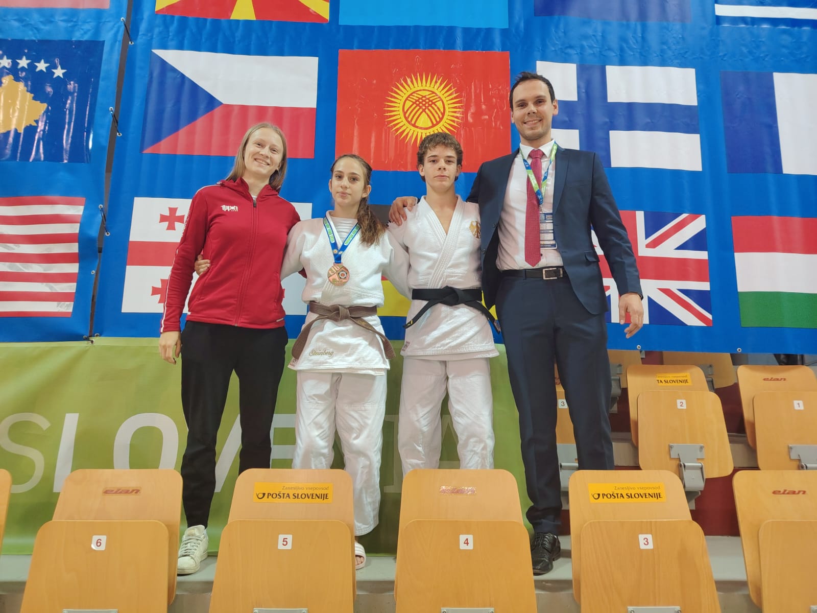 Die beiden Landestrainer mit Aaron Keller und Michelle Steinberg beim European Cup in Maribor