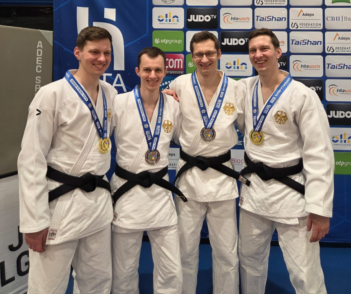 LOUVAIN LA NEUVE KATA WORLD TOUR Gruppenfoto