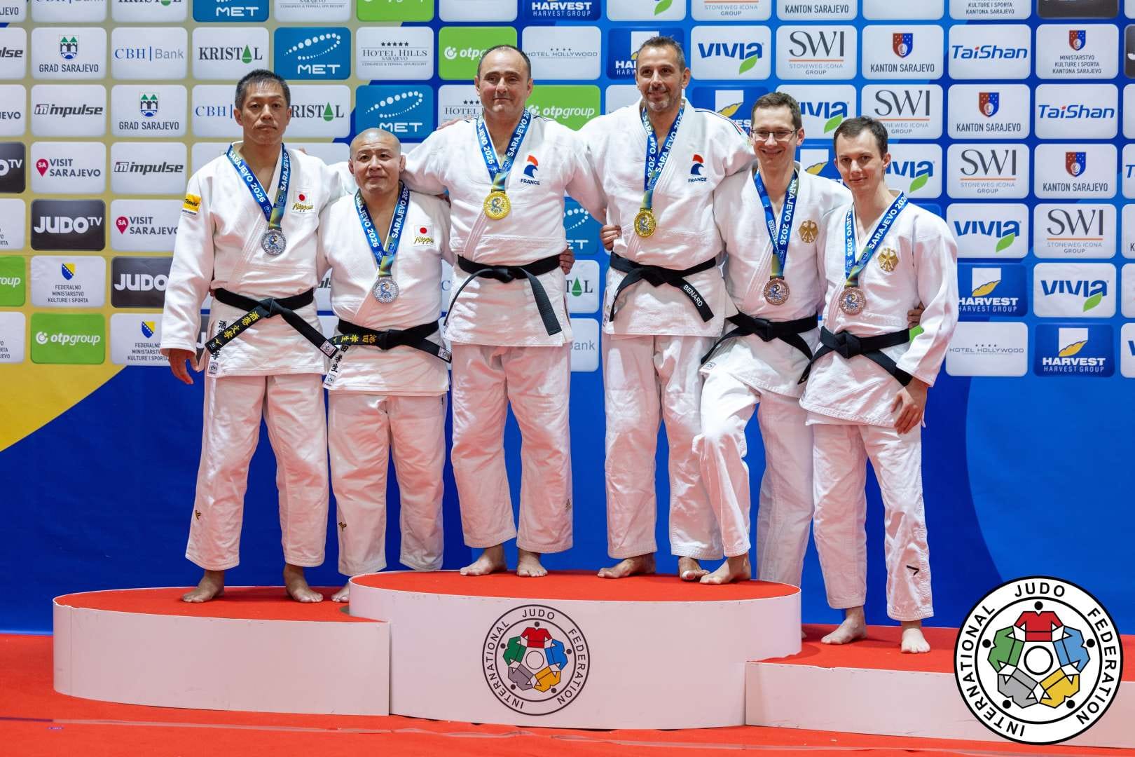 Andreas Freimuth und Eike Alexander Schmidt auf dem Podium bei der Kata-Weltmeisterschaft