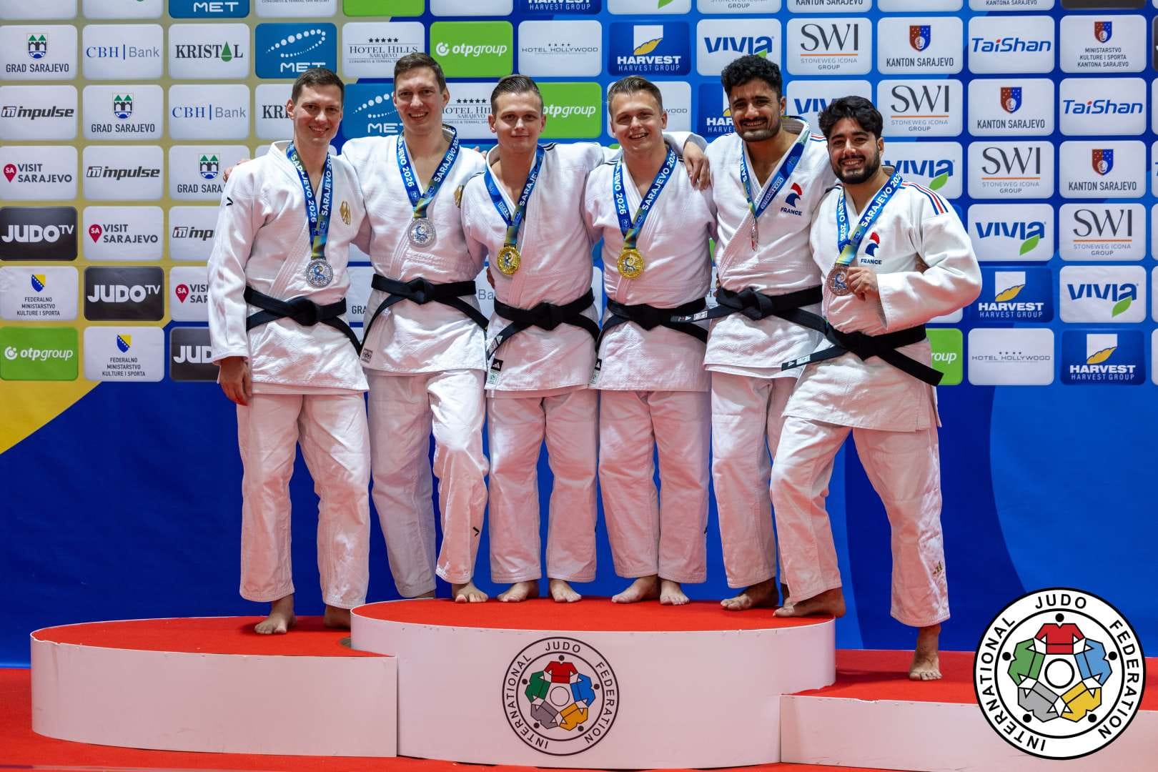 Immo Schmidt und Hendrik Schmidt auf dem Podium bei der Kata-Weltmeisterschaft
